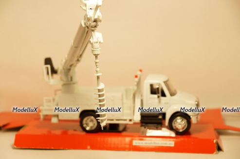 International 4200 Digger Truck