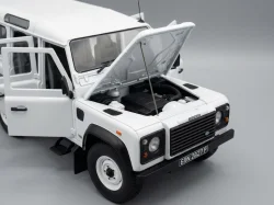 Land Rover Defender 110 Station Wagon 1:18 