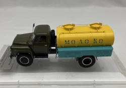 Газ-53А АЦПТ-3,3 "Молоко", хаки/желтый, 1973 г., 105357, DiP Models 1:43