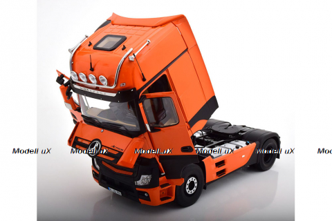 Mercedes Actros Gigaspace 4X2 Facelift towing vehicle with illumination 2018 orange/black, 99265, NZG 1:18