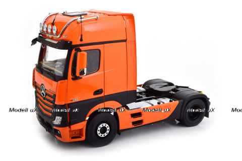 Mercedes Actros Gigaspace 4X2 Facelift towing vehicle with illumination 2018 orange/black, 99265, NZG 1:18