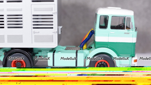 Mercedes LPS 1632 Livestock transporter 1970 green/white/silver, IXO TTR008 1:43