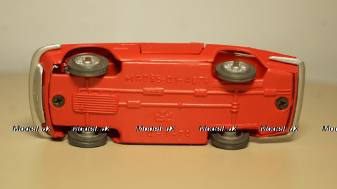 Мазерати Мистраль Купе, пластик, красный