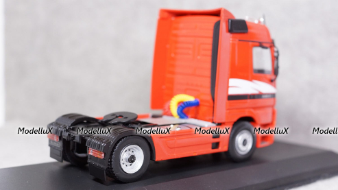 Mercedes Actros 1851 MP 1 1995 red, IXO 1:43