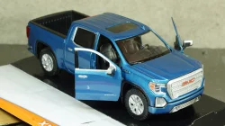GMC Sierra 1500 Denali Crew Cab metallic-blue, MOM79362BLUE, MotorMax 1:24