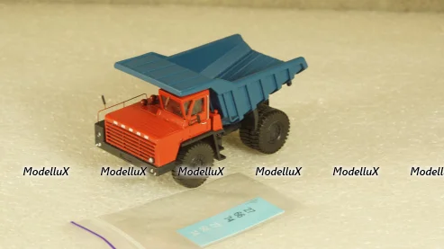БЕЛАЗ 540А карьерный самосвал красный/синий, Бригадир 1:87