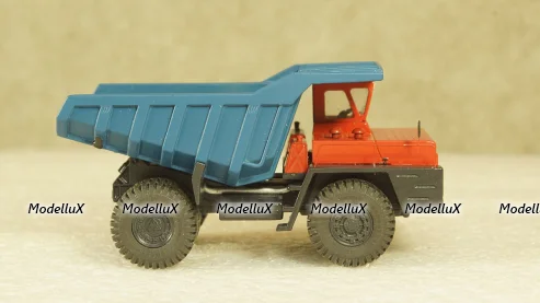 БЕЛАЗ 540А карьерный самосвал красный/синий, Бригадир 1:87