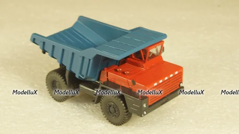 БЕЛАЗ 540А карьерный самосвал красный/синий, Бригадир 1:87