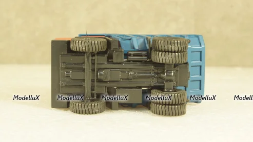БЕЛАЗ 540А карьерный самосвал красный/синий, Бригадир 1:87
