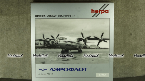 Ан-12 Antonov AN-12 Аэрофлот модель самолета, 554329, Herpa 1:200 