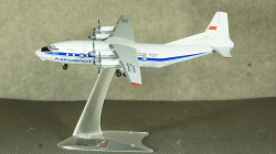 Ан-12 Antonov AN-12 Аэрофлот модель самолета, 554329, Herpa 1:200 