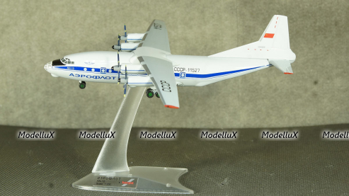 Ан-12 Antonov AN-12 Аэрофлот модель самолета, 554329, Herpa 1:200 