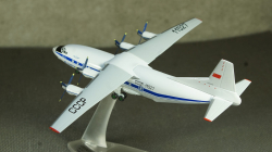 Ан-12 Antonov AN-12 Аэрофлот модель самолета, 554329, Herpa 1:200 