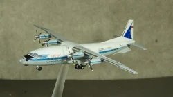 Ан-10А Antonov AN-10 Аэрофлот модель самолета, Herpa 1:200