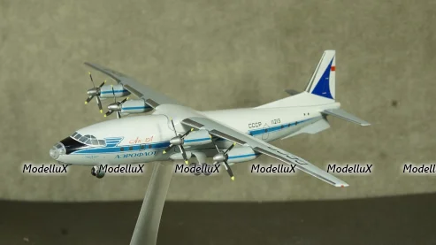 Ан-10А Antonov AN-10 Аэрофлот модель самолета, Herpa 1:200
