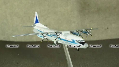 Ан-10А Antonov AN-10 Аэрофлот модель самолета, Herpa 1:200
