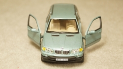 Набор: BMW X5 E53 light green + Isuzu VehiCross yellow, Cararama 1:43