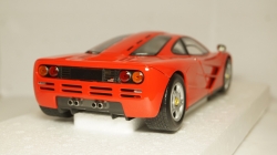 McLaren F1 Road Car 1993 red, 530133422, Minichamps 1:18
