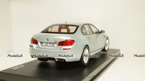 BMW M5 F10 2011, Paragon 1:18
