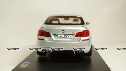 BMW M5 F10 2011, Paragon 1:18