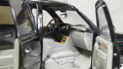 Cadilac Escalade 1:18