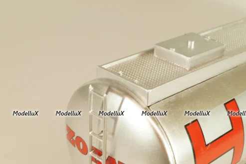 Semi-trailer tanker "Houghton" silver/red, Altaya 1:43