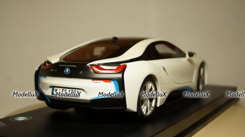 BMW I8, Paragon 1:18