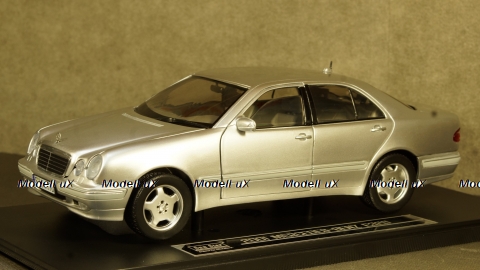 Mercedes E320 W210 2001 Brilliant Sliver, SunStar 1:18