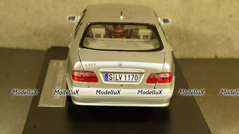 Mercedes E320 W210 2001 Brilliant Sliver, SunStar 1:18
