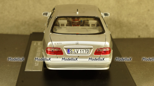 Mercedes E320 W210 2001 Brilliant Sliver, SunStar 1:18