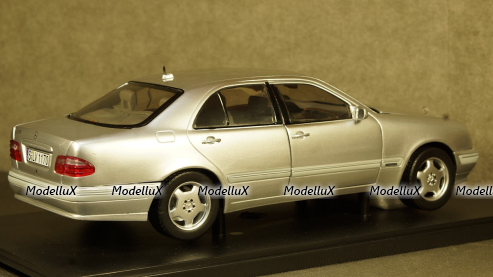 Mercedes E320 W210 2001 Brilliant Sliver, SunStar 1:18