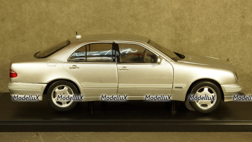 Mercedes E320 W210 2001 Brilliant Sliver, SunStar 1:18