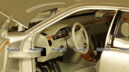 Mercedes E320 W210 2001 Brilliant Sliver, SunStar 1:18