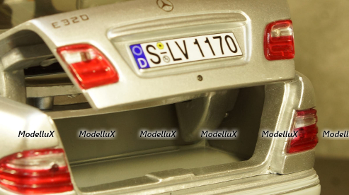 Mercedes E320 W210 2001 Brilliant Sliver, SunStar 1:18
