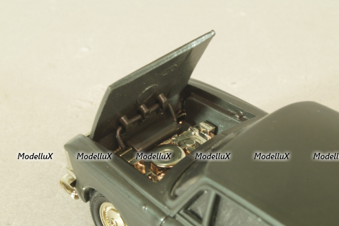 Mercedes E320 W210 2001 Brilliant Sliver, SunStar 1:18