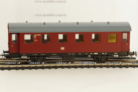 Вагон пассажирский красный, HO (1:87)