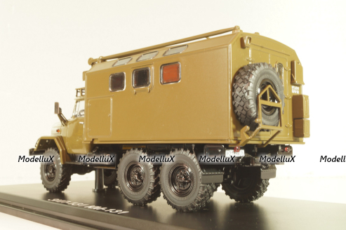 КМ-131 кунг на шасси Зил-131, хаки, SSM1637, SSM 1:43