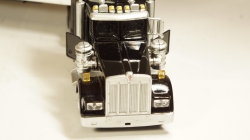 Kenworth W900 black/silver, New Ray 1:43