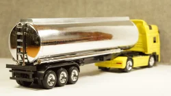 Man F200 yellow/chrome, New Ray 1:43