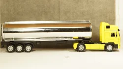 Man F200 yellow/chrome, New Ray 1:43