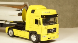 Man F200 yellow/chrome, New Ray 1:43