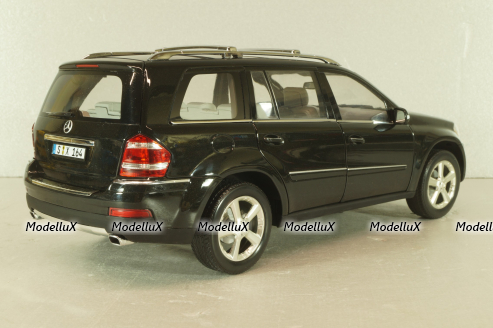Ford Explorer XLT dark red, MotorMax 1:18