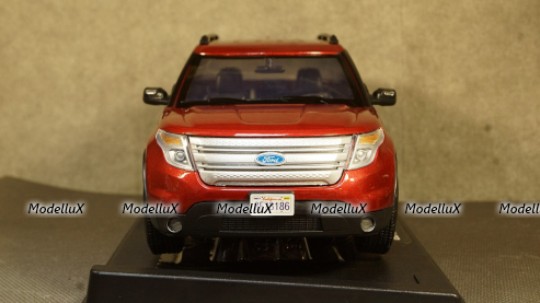 Ford Explorer XLT dark red, MotorMax 1:18