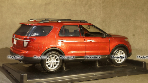 Ford Explorer XLT dark red, MotorMax 1:18