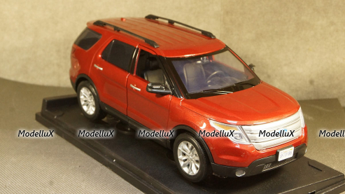 Ford Explorer XLT dark red, MotorMax 1:18