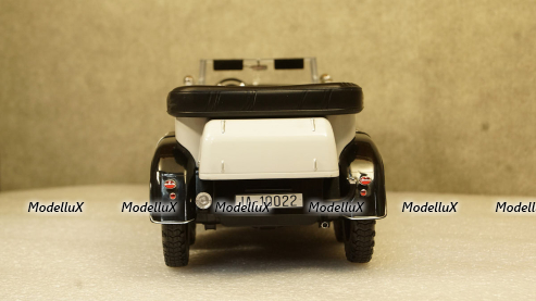Mercedes G4 (W31) light grey/black, MCG18208, Model Car Group 1:18