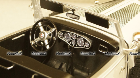 Mercedes G4 (W31) light grey/black, MCG18208, Model Car Group 1:18