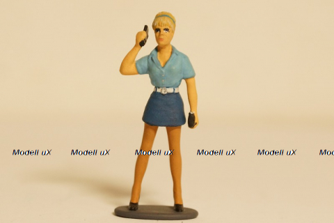 Фигурка Бабетта с телефоном Артель "Universal" 1:43