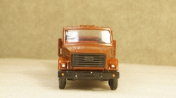 Зил 4331 бортовой бордовый, з-д Вега 1:43