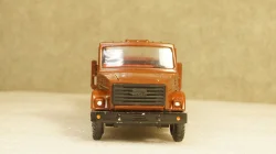 Зил 4331 бортовой бордовый, з-д Вега 1:43